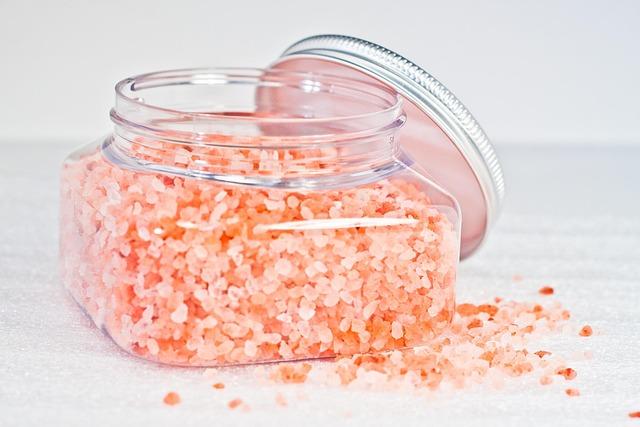 A Deep Dive into Exfoliation: The Scrub that Transforms Your Skin