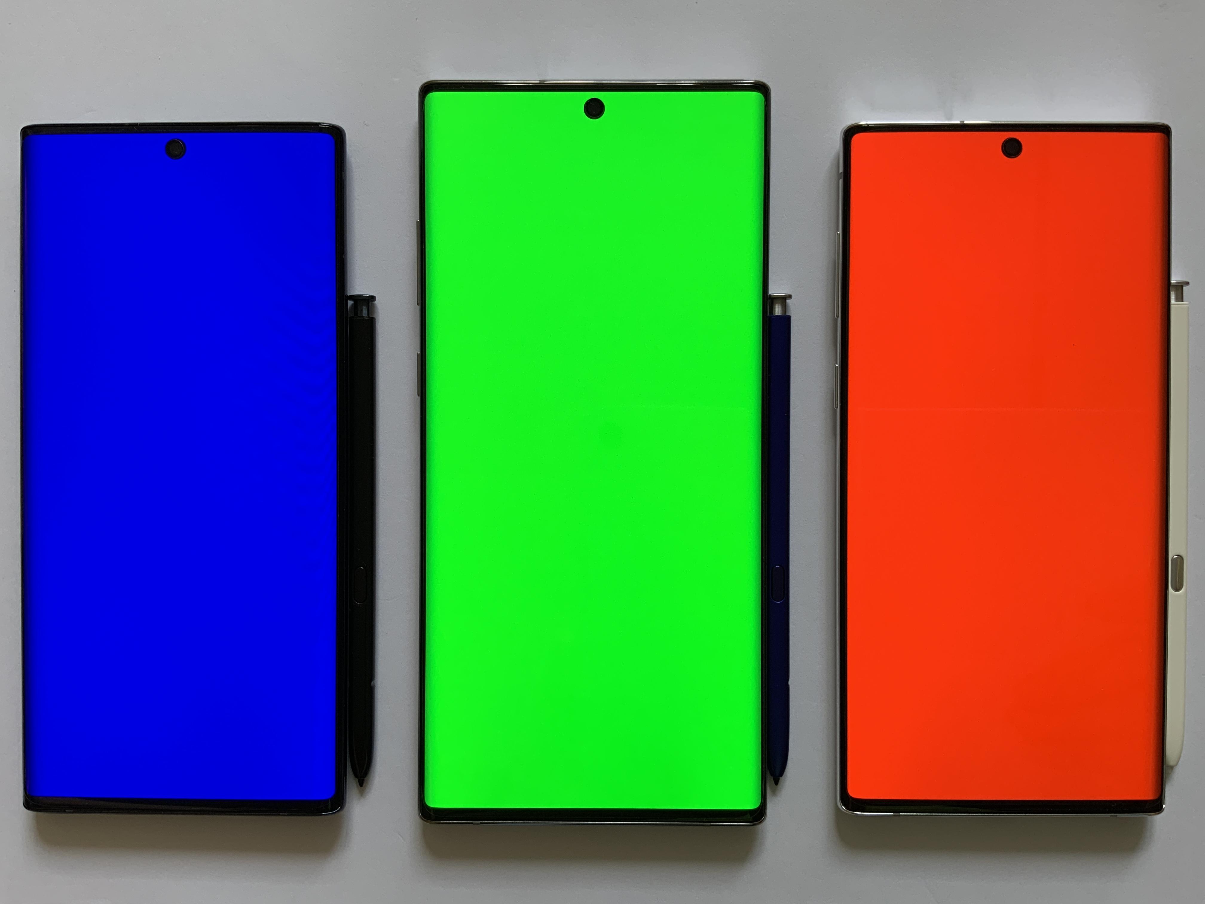 Exploring the Visual Brilliance of ⁤the AMOLED Display